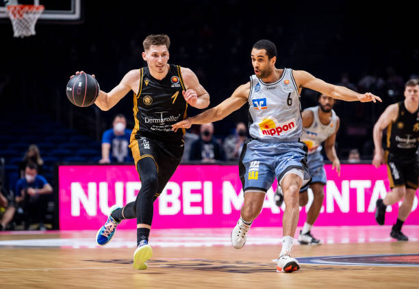 CBA奇景!辽疆京鲁4强战绩或一模一样!辽篮不妙,北京广东大利好.