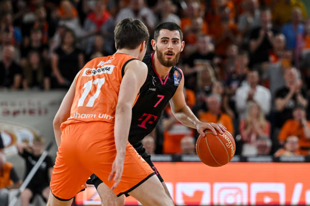 国足强调队员明确职责要求 国脚人手1个移动硬盘.