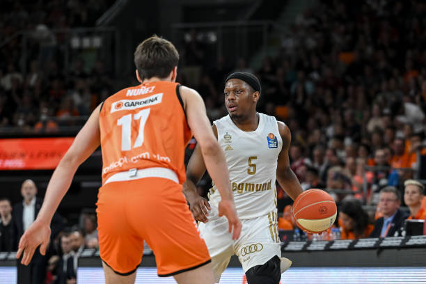 塑自信并再 塑自信并再